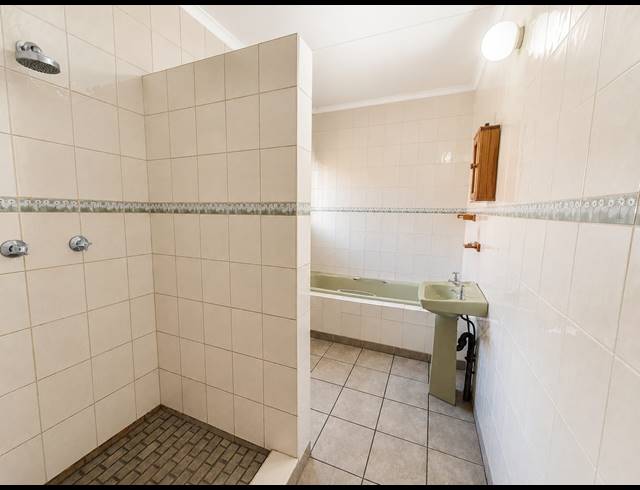 3 BEDROOM HOUSE FOR SALE IN VANDERBIJLPARK SE 3